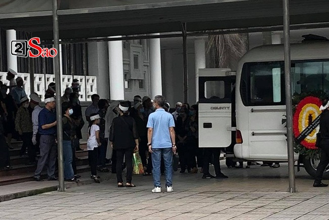 Trước đó, vào tối 13/4, cả Việt Hương và Hoài Phương cùng thông báo tin buồn của gia đình trên mạng xã hội. Theo cáo phó, mẹ đẻ nhạc sĩ Hoài Phương qua đời ngày 12/4 vừa qua, hưởng thọ 80 tuổi. Sự ra đi của bà khiến Việt Hương đau lòng tột độ. "Con chào mẹ, cảm ơn mẹ đã yêu con như con gái", nữ nghệ sĩ bày tỏ.