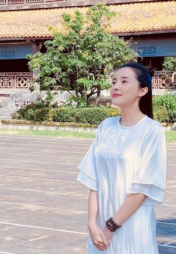Cao Thái Hà lấy lại tinh thần sau đợt khủng hoảng. Vài ngày qua, dự án 'Kiều' do cô tham gia bị chê bai vì chất lượng kém.