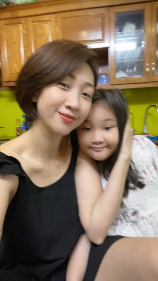 Lều Phương Anh "giận dỗi" con gái tự nhận giống bố hơn giống mẹ.