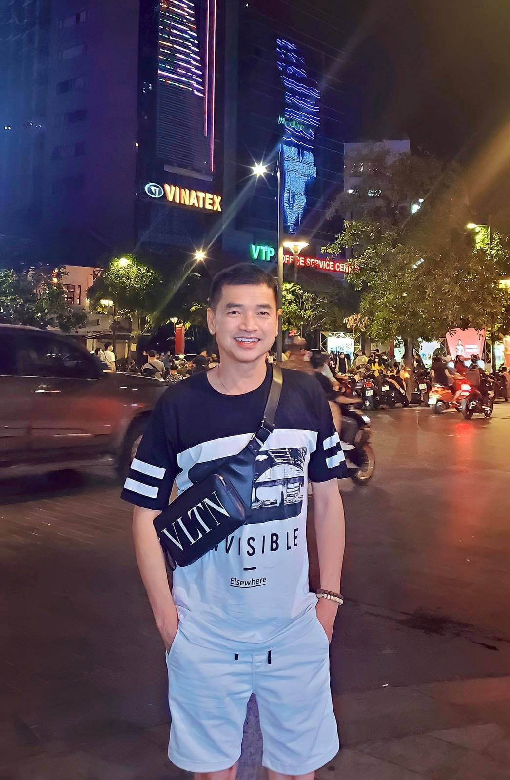 Quang Minh trẻ trung tuổi 61.