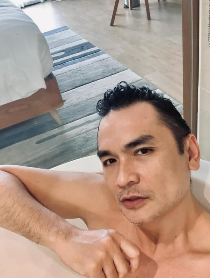 Đức Hải cảm thấy mùa hè năm nay quá nóng.