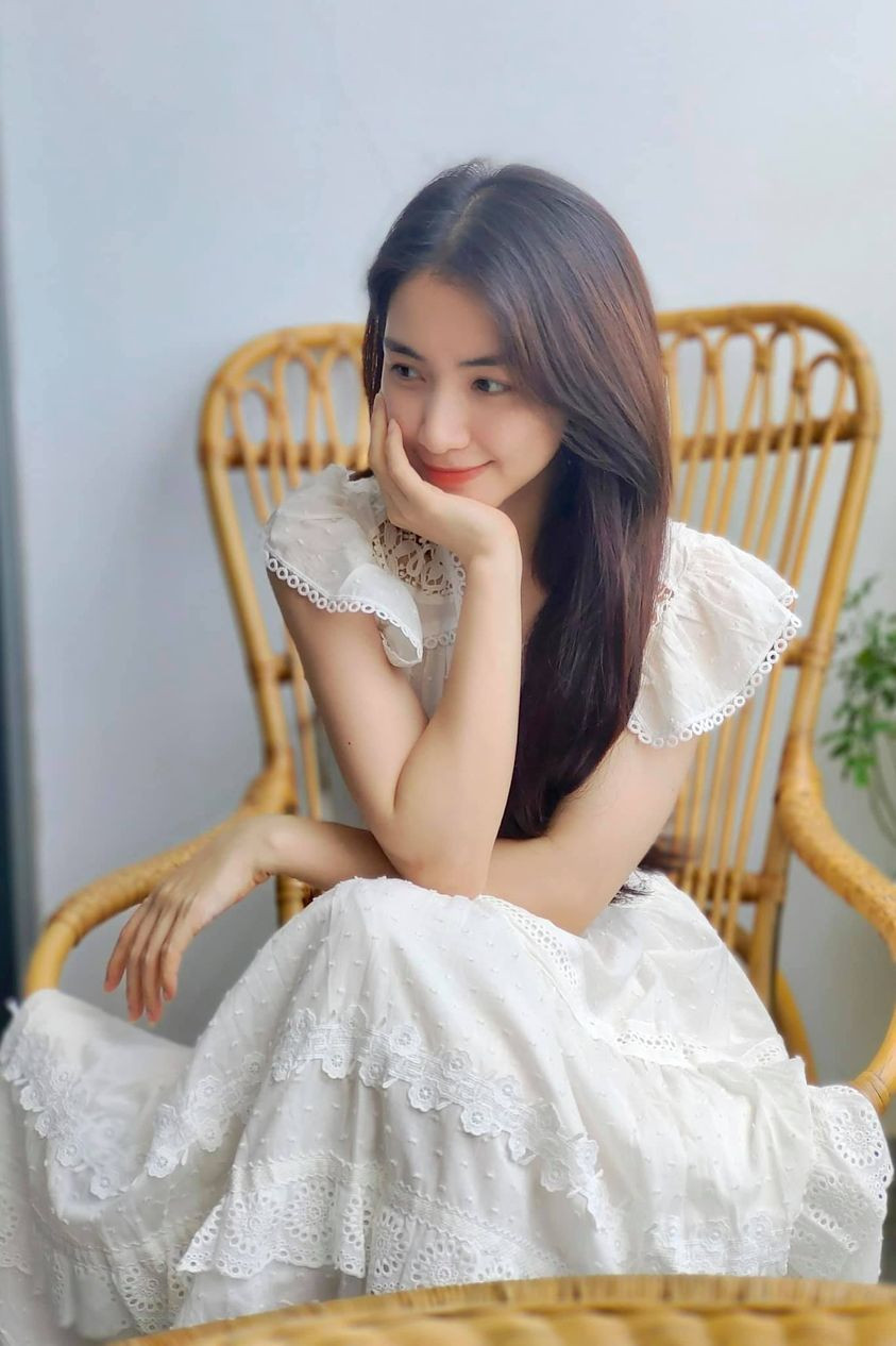 Hoà Minzy đăng ảnh xinh đẹp.