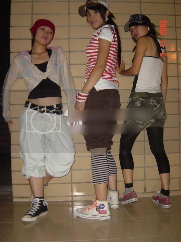 .. style mặc legging bên trong quần short...