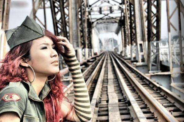 Diệp Lâm Anh của ngày xưa là một cô nàng da ngăm, mặt vuông góc cạnh cực kỳ cá tính. Khi đó, cô lấy đúng tên trong giấy khai sinh là Diệp Anh và nickname là "Cún". Diệp Lâm Anh ngày ấy nổi bật với vẻ ngoài xinh đẹp, thân hình săn chắc với cơ bụng cứng cáp của một vũ công.