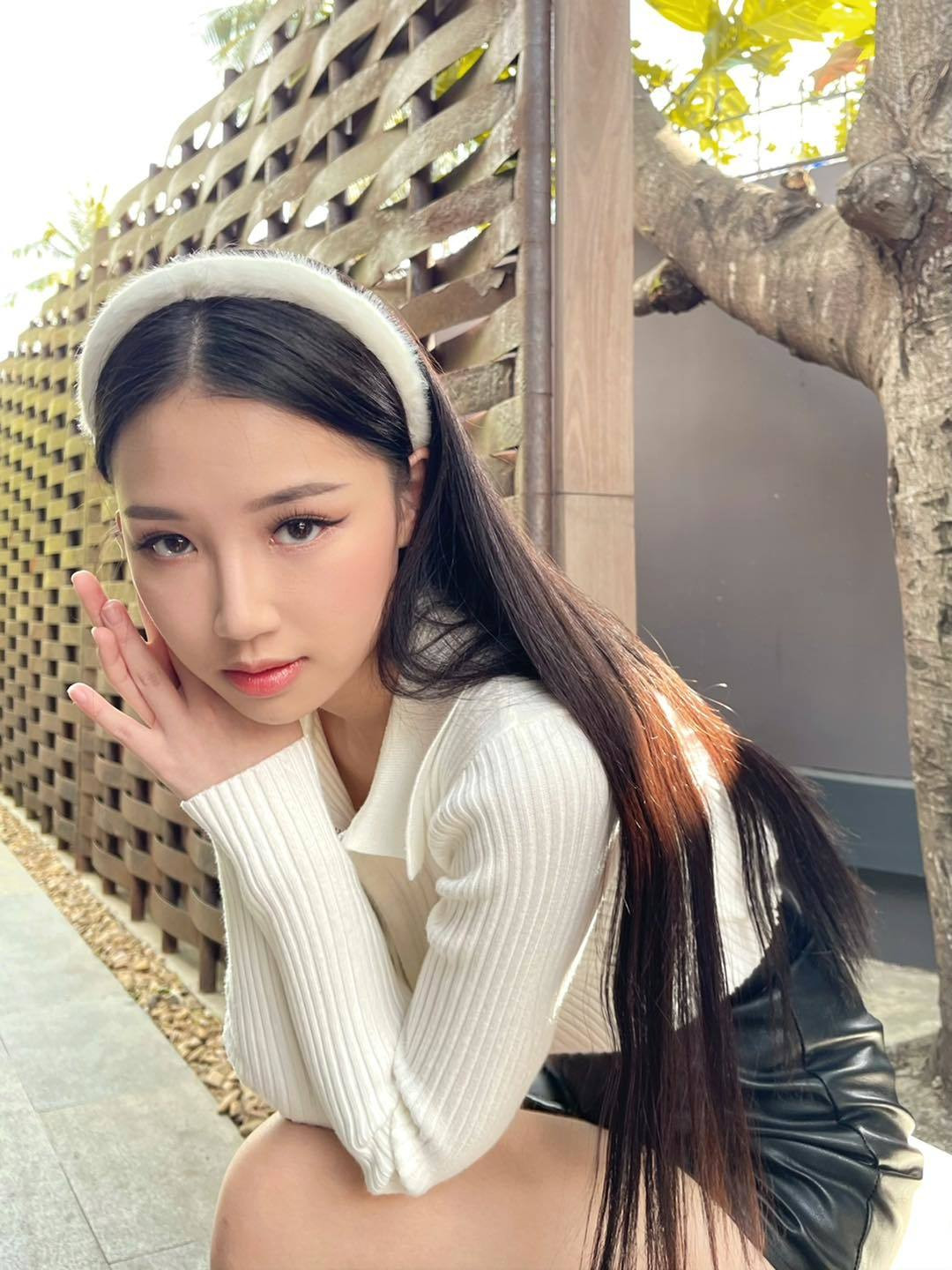 Đăng bức ảnh xinh đẹp, Amee thả thính: "Anh thấy điều gì trong đôi mắt ấy".