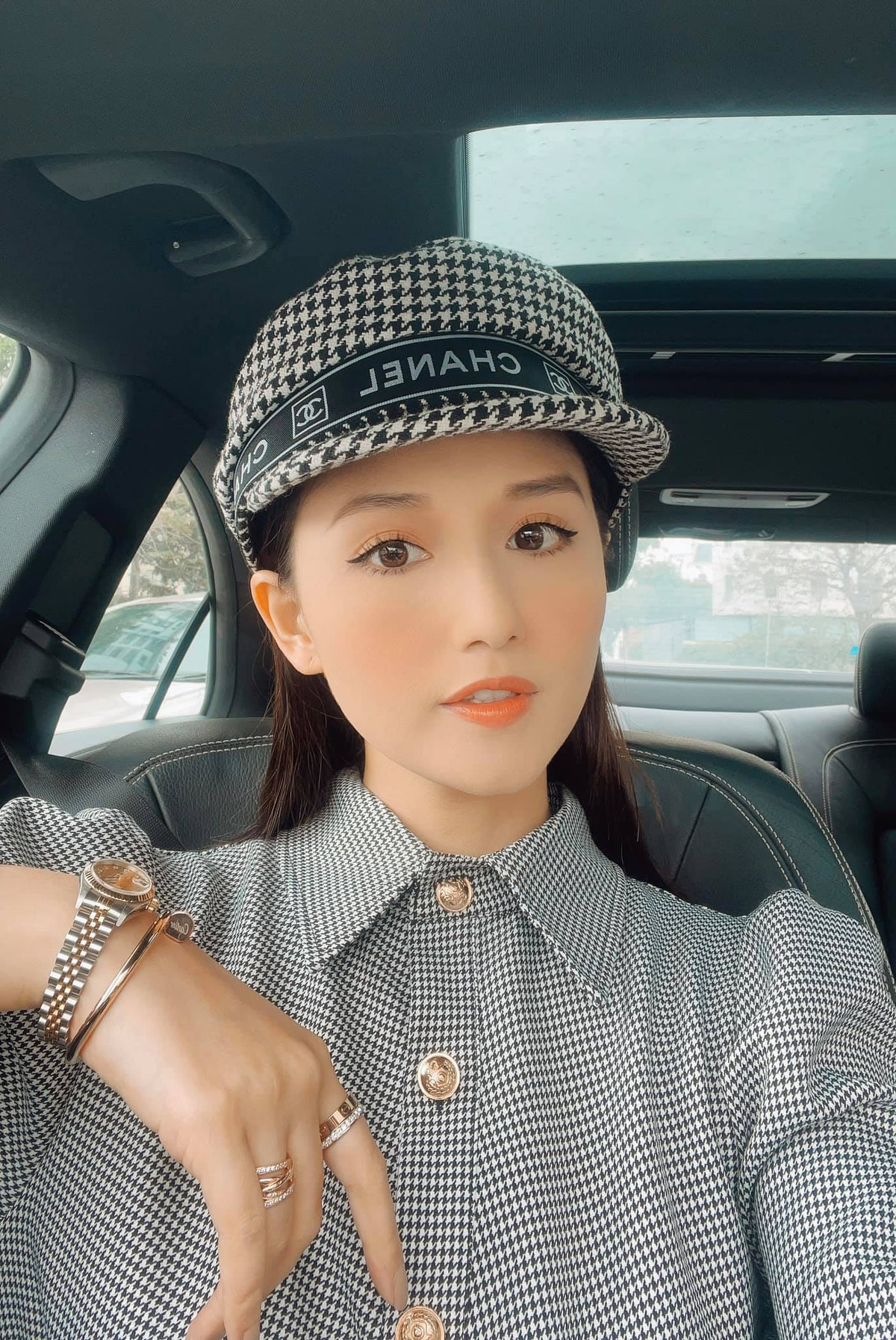 Sao Việt hôm nay 27/1: Lã Thanh Huyền đăng ảnh xinh đẹp.