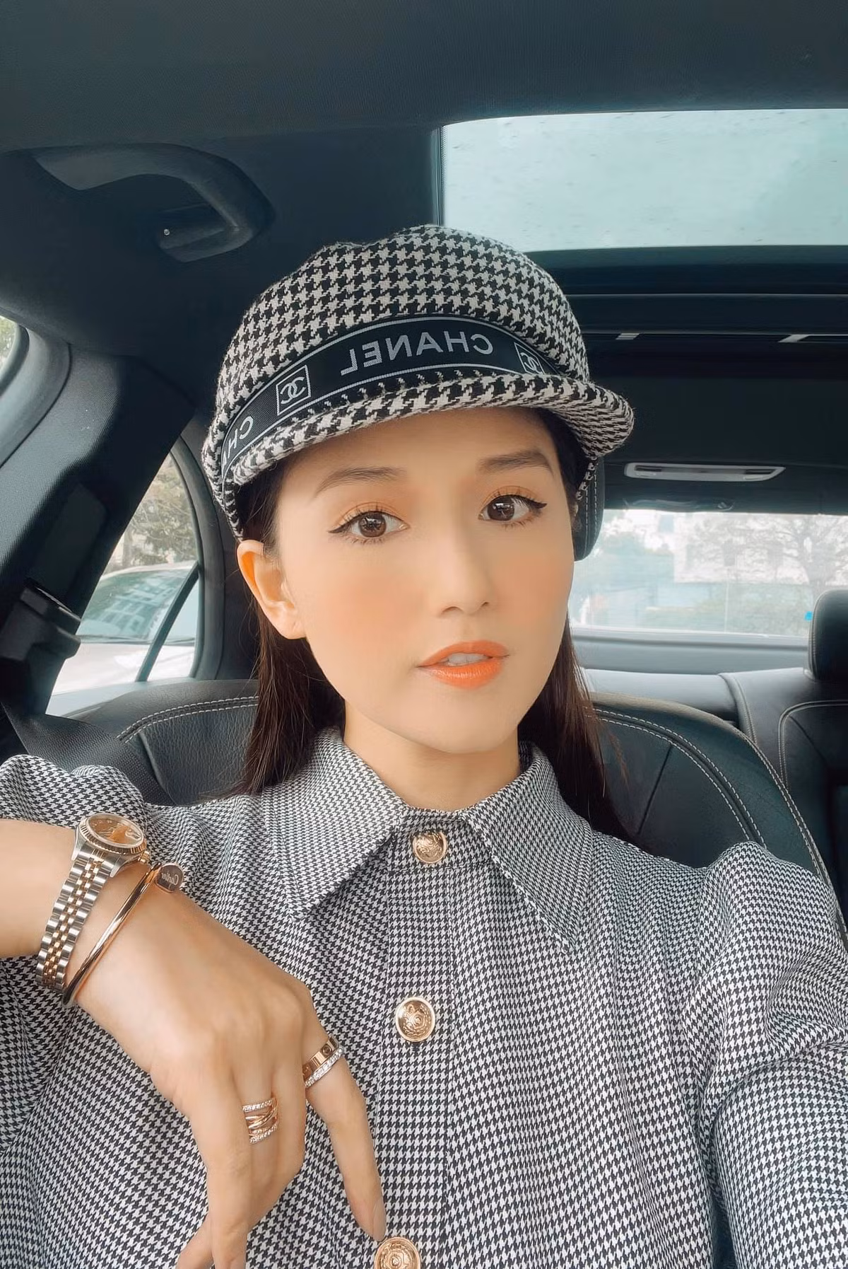 Sao Việt hôm nay 27/1: Lã Thanh Huyền đăng ảnh xinh đẹp.