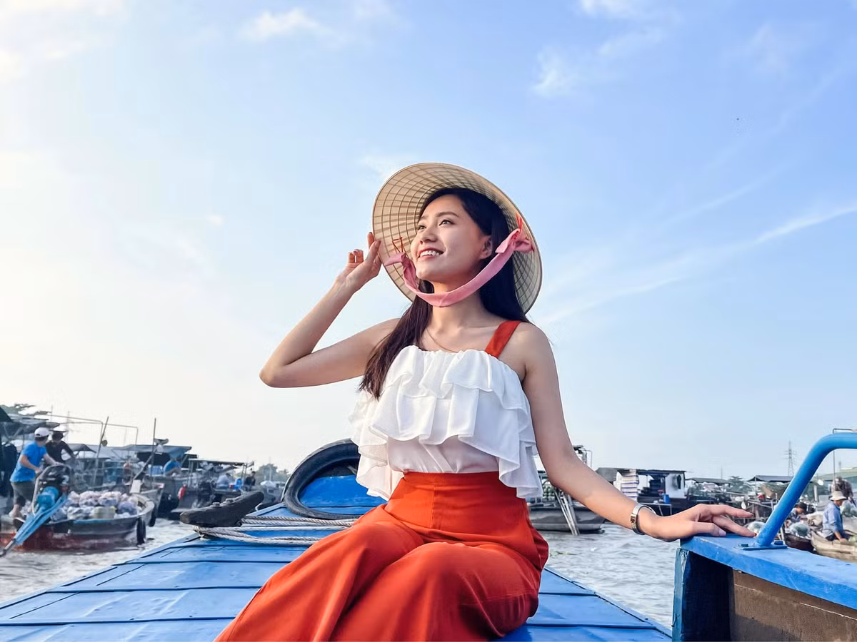 BTV Xuân Anh đẹp dịu dàng trong chuyến đi Cần Thơ: "Dậy sớm từ 4h để đi chợ! Quả là một cô gái đảm đang".