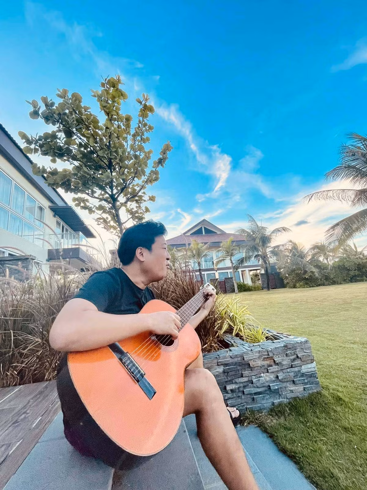 Phút thư giãn của Trường Giang sau "những ngày căng sức chạy".