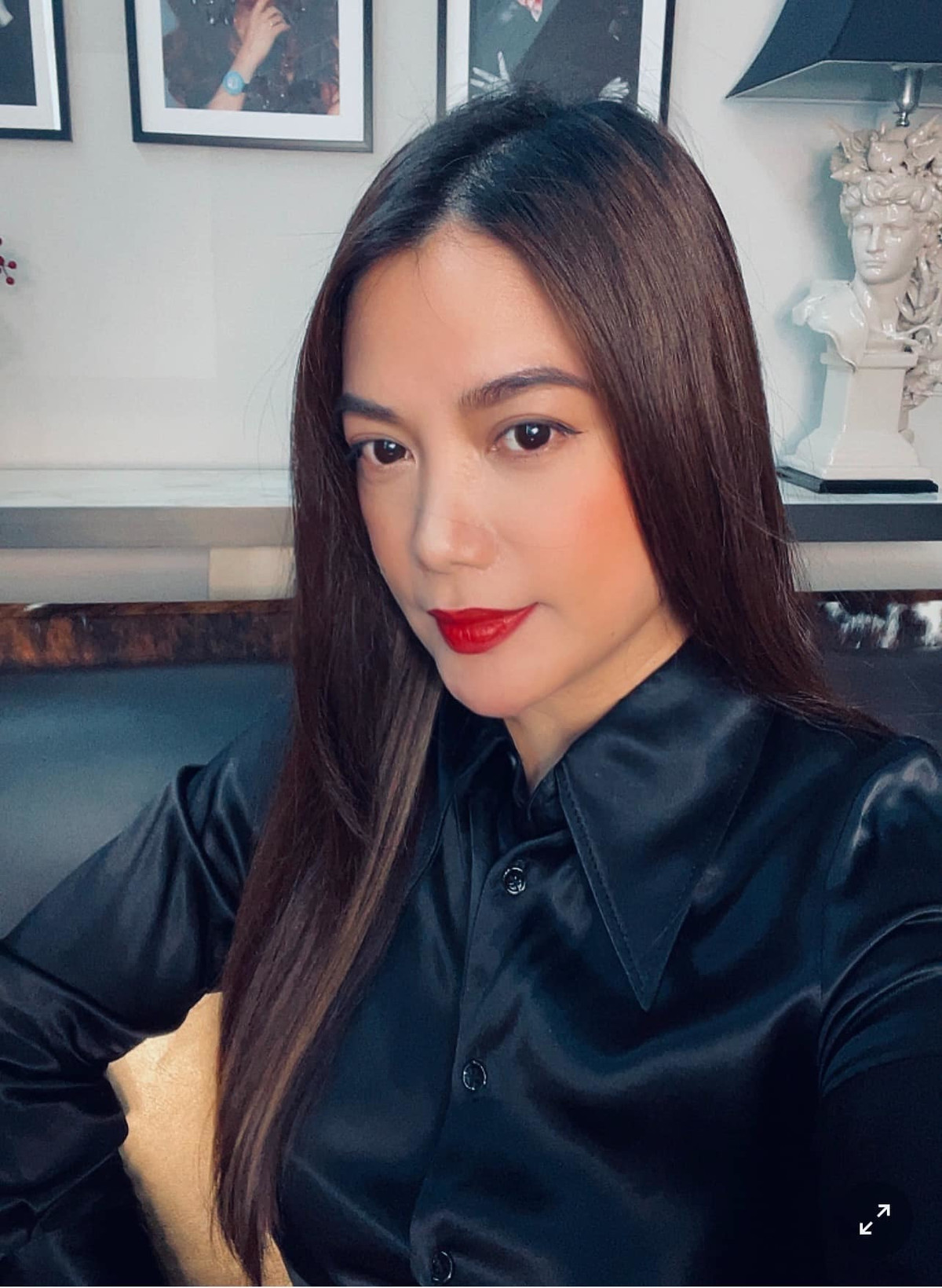 Trương Ngọc Ánh hồi hộp chấm thi online.