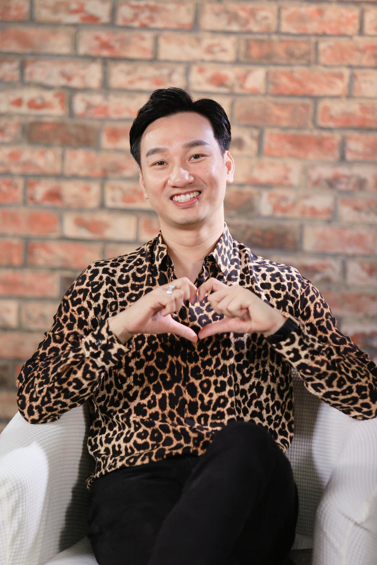 MC Thành Trung đăng ảnh và viết: ''Thả tim cho những yêu thương và những con người đang âm thầm ngày đêm kéo ngắn lại đợt giãn cách này''.