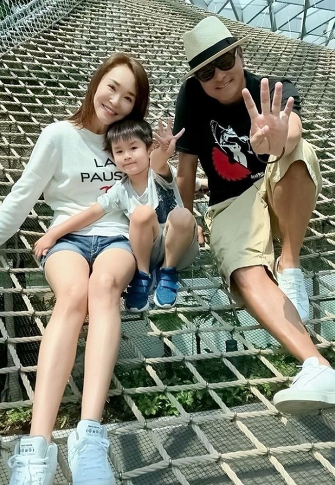 Từ khi sinh con, Phạm Văn Phương dần rút lui khỏi các hoạt động showbiz để làm hậu phương cho ông xã. Trong khi đó, Lý Minh Thuận có sự thăng tiến đáng kể về sự nghiệp.