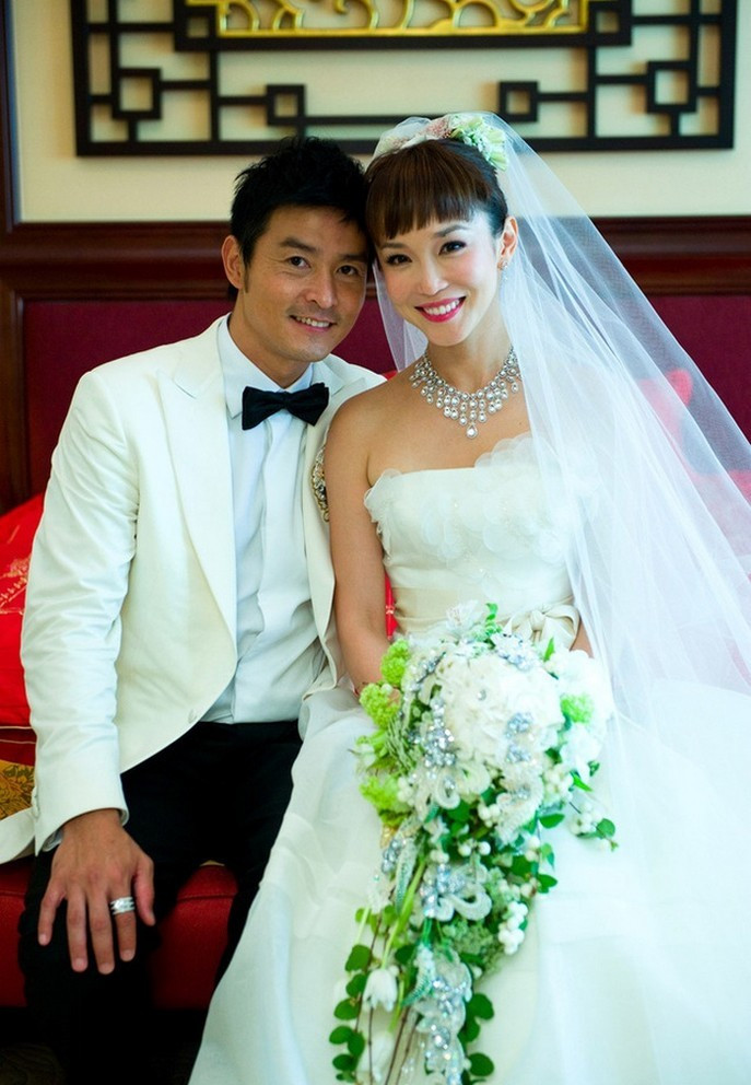 Năm 2009, họ tổ chức hôn lễ trong sự chúc phúc của bạn bè và người hâm mộ.