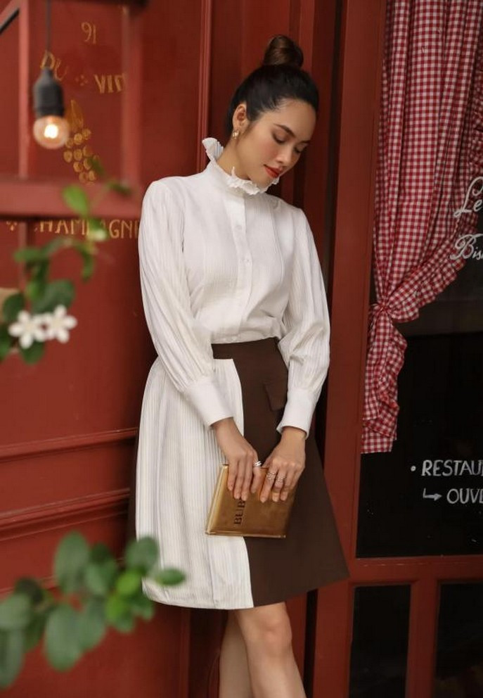 Á hậu Hoàng My dành thời gian đọc sách, nhìn lại bản thân trong những ngày rảnh rỗi.