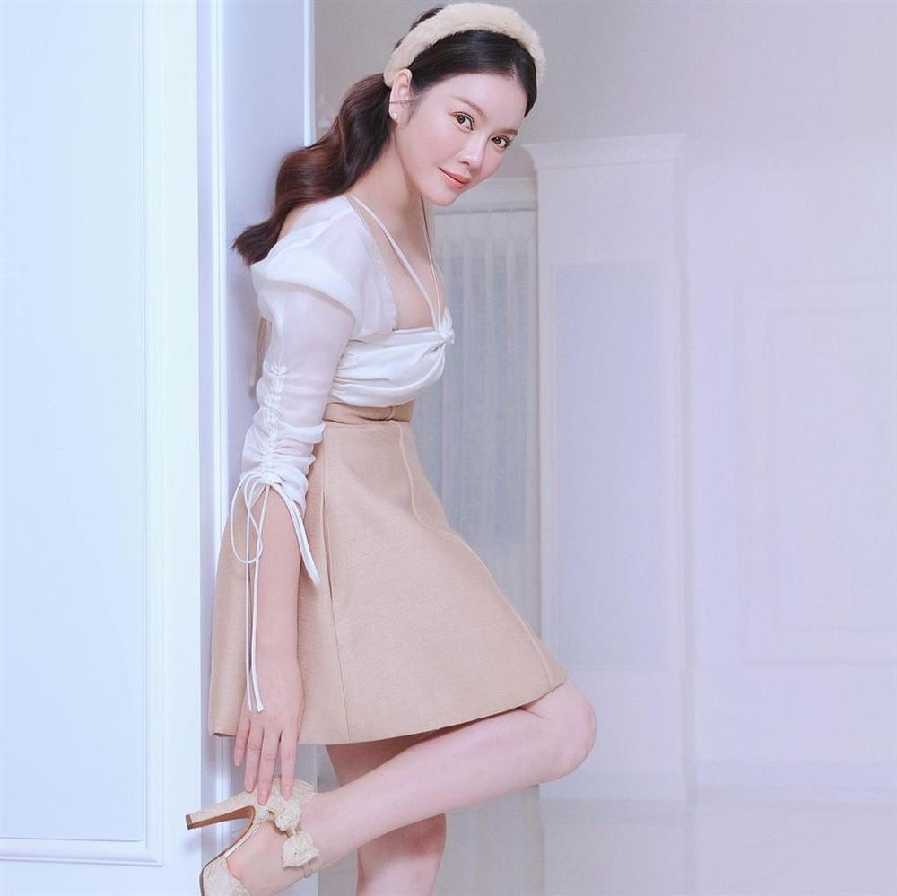 Vòng 1 đẫy đà cũng chính là ưu điểm tuyệt vời tạo nên sức quyến rũ dành cho diễn viên Lý Nhã Kỳ.