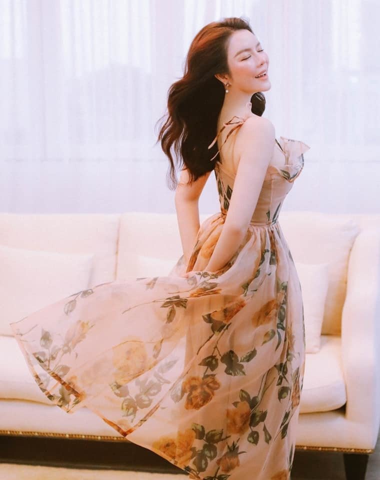 Lý Nhã Kỳ hạnh phúc hậu sinh nhật.