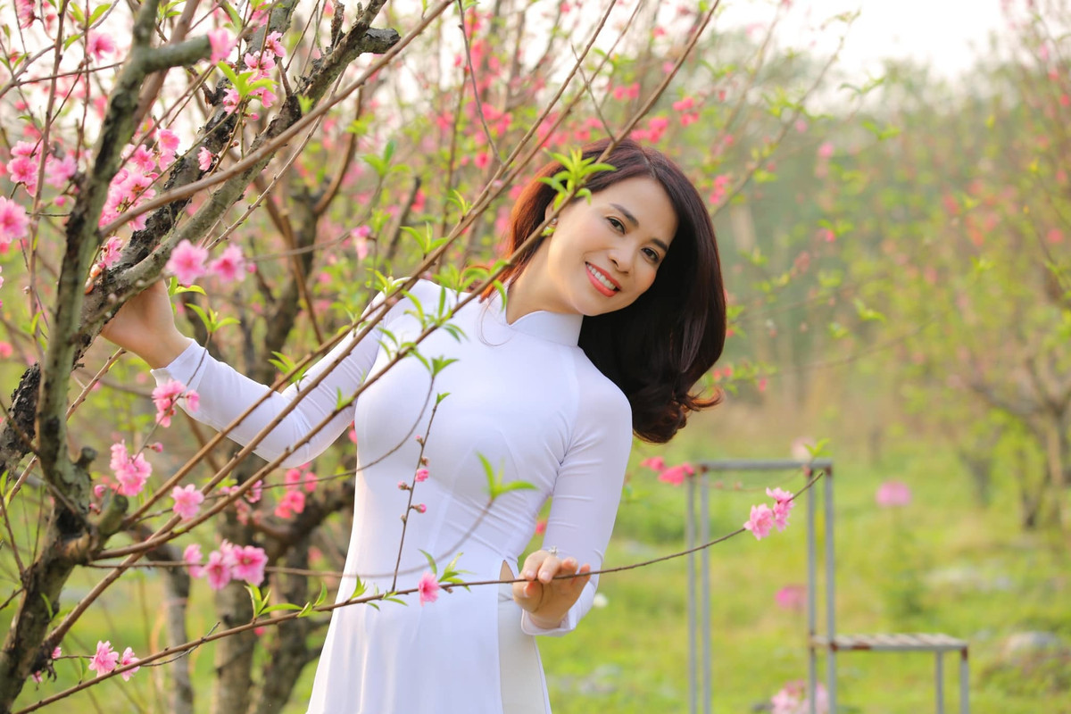 Chỉ sau khi Chí Trung ly hôn thì hai người mới chính thức hẹn hò.