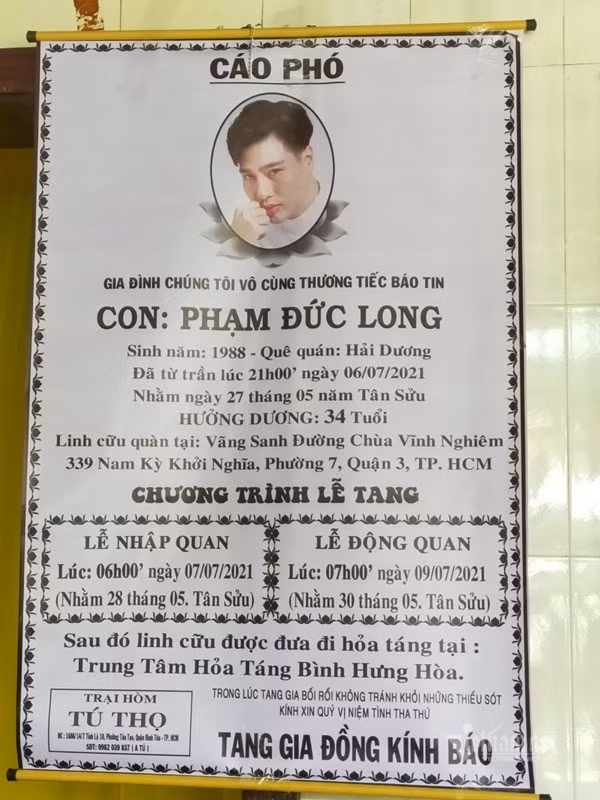 Bo me tieu tuy tuc truc tang le nguoi mau Duc Long