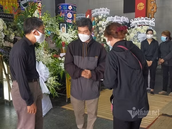 Bo me tieu tuy tuc truc tang le nguoi mau Duc Long-Hinh-2