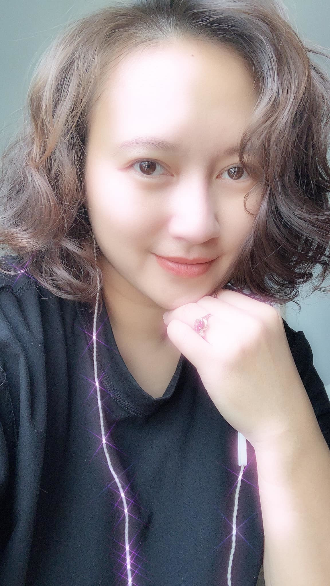 Khánh Linh dậy sớm để tập Yoga và thiền mỗi sáng.