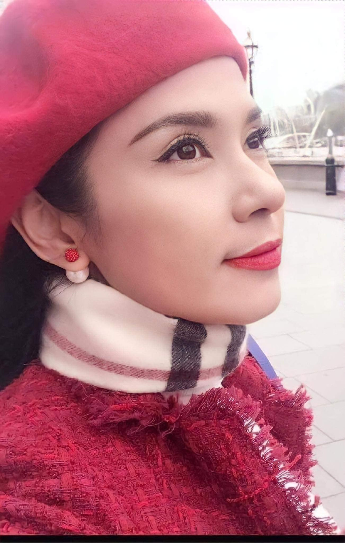 Việt Trinh xúc động khi có những người quen dù không phải ruột thịt nhưng rất quan tâm, yêu thương cô.