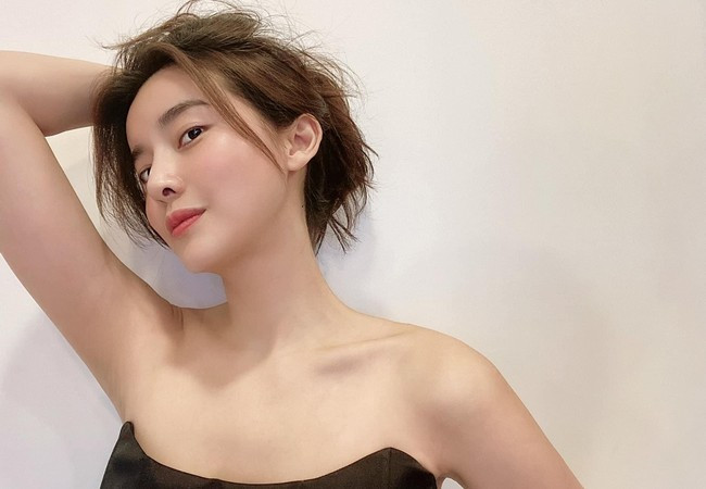 Cao Thái Hà chia sẻ bài tập điều trị đau cổ vai gáy cô từng áp dụng rất hiệu quả.