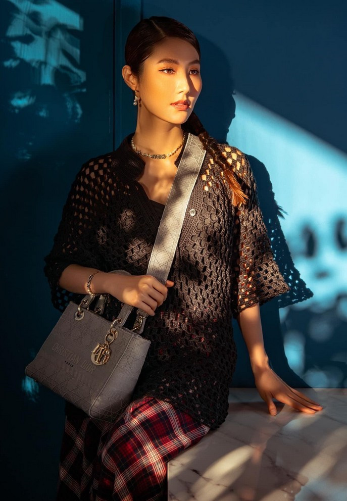 Sao Việt Diễm My 9x hóa nàng thơ trong bức ảnh chụp lúc chiều tà.