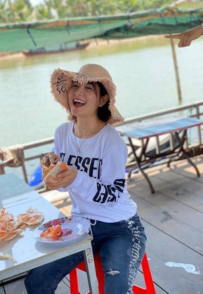 Kha Ly cùng ông xã về quê tránh dịch vẫn "thèm" được đi du lịch biển.