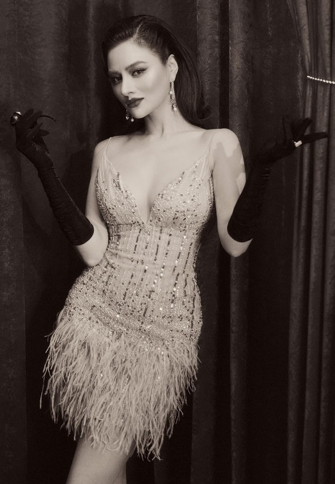 Vũ Thu Phương thần thái lạnh lùng trong bộ váy gợi cảm, gợi nhớ hình ảnh thời còn làm mẫu.