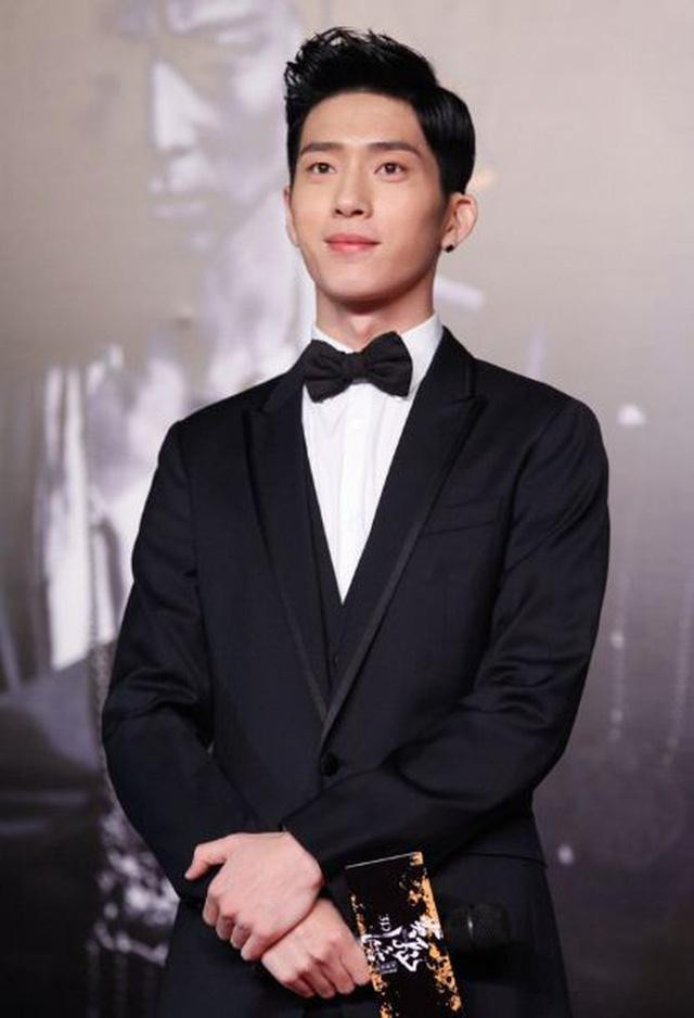 Sự thật tin đồn Phạm Băng Băng săn gái trinh cho Ngô Diệc Phàm - Hình 3 Su that tin don Pham Bang Bang san gai trinh cho Ngo Diec Pham-Hinh-3