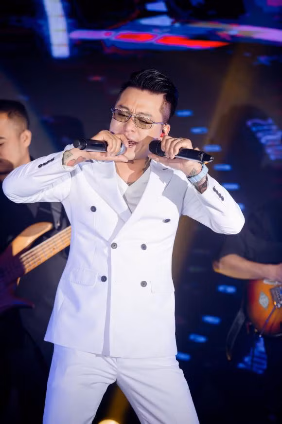 Tuan Hung len tieng khi bi che giong hat khong con hay nhu xua-Hinh-2