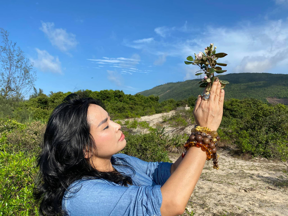 Thanh Lam tự tại giữa thiên nhiên. Cô viết: "Sống trên đời không tranh giành chính là từ bi, không tranh cãi chính là trí tuệ, không tham lam chính là bố thí...".