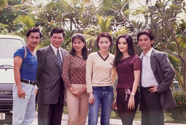 Anh em Lý Hùng, Lý Hương cùng Giáng My, Lê Tư và các bạn diễn trong phim 'Kế hoạch 99'.