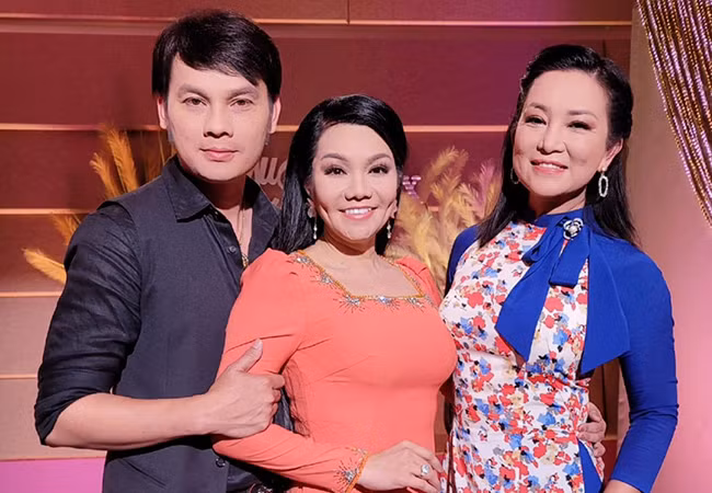 Nghệ sĩ Ngọc Huyền hội ngộ Kim Tiểu Long và Hương Thủy trong một show cải lương tại hải ngoại.