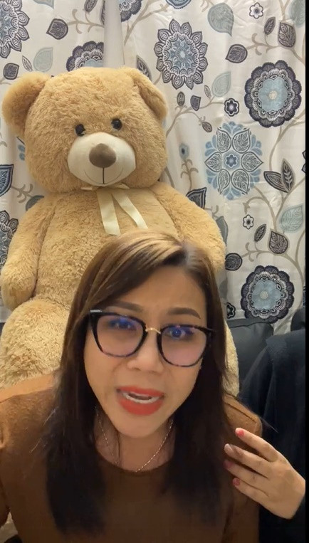 Vo cu ke tan mat chung kien Hoang Anh om eo 