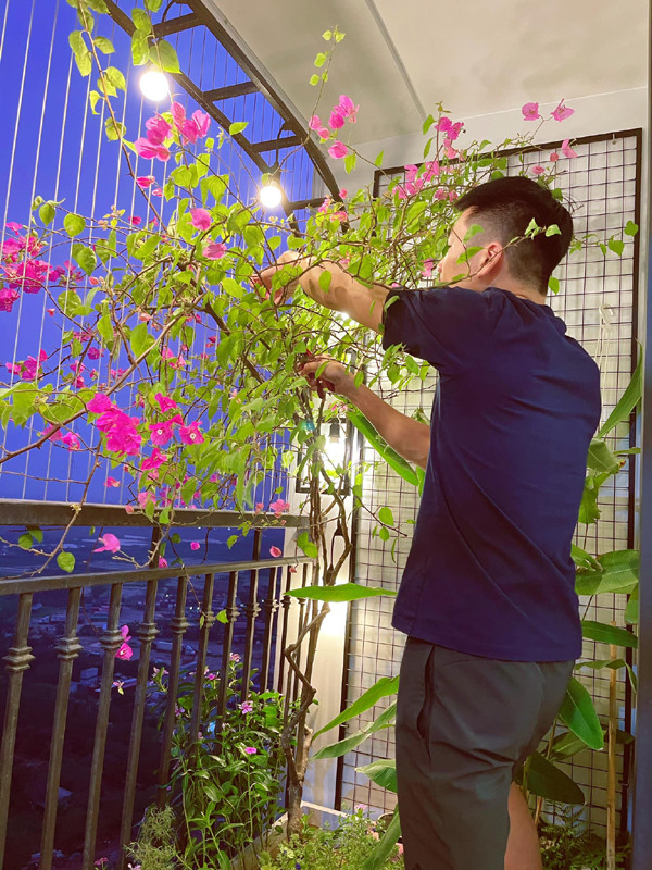 Tuy kiếm được nhiều tiền nhưng Bảo Thanh vẫn tiết lộ chồng cô giỏi hơn. Bảo Thanh khẳng định cô kiếm tiền không bằng một phần ông xã. Anh là trụ cột kinh tế chính trong gia đình. Ngoài làm công an, anh kinh doanh phát đạt nên có thu nhập tốt. Dù là người kiếm tiền chính của gia đình nhưng chồng Bảo Thanh lại rất đảm việc nhà và cực kỳ chăm chỉ.