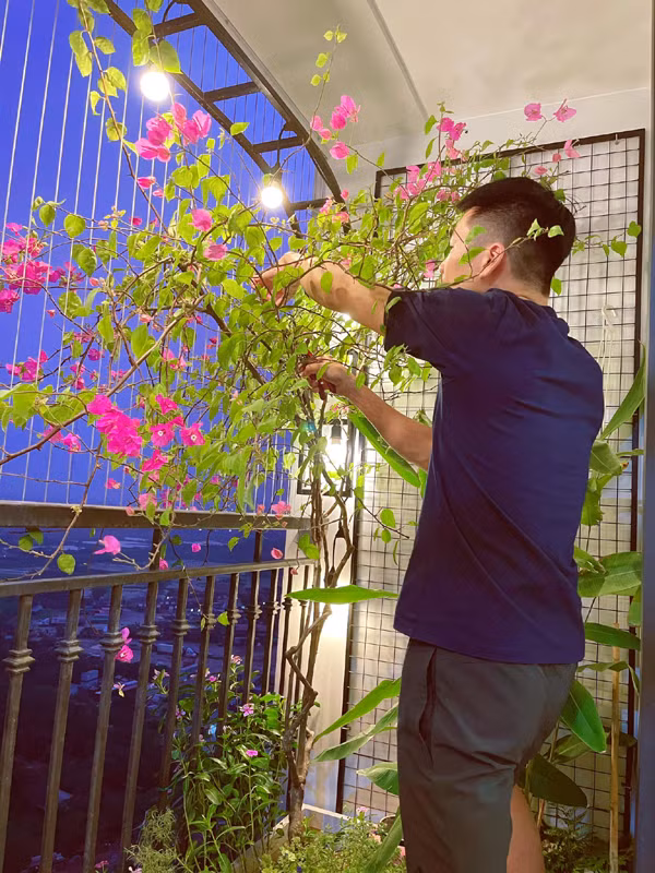 Tuy kiếm được nhiều tiền nhưng Bảo Thanh vẫn tiết lộ chồng cô giỏi hơn. Bảo Thanh khẳng định cô kiếm tiền không bằng một phần ông xã. Anh là trụ cột kinh tế chính trong gia đình. Ngoài làm công an, anh kinh doanh phát đạt nên có thu nhập tốt. Dù là người kiếm tiền chính của gia đình nhưng chồng Bảo Thanh lại rất đảm việc nhà và cực kỳ chăm chỉ.