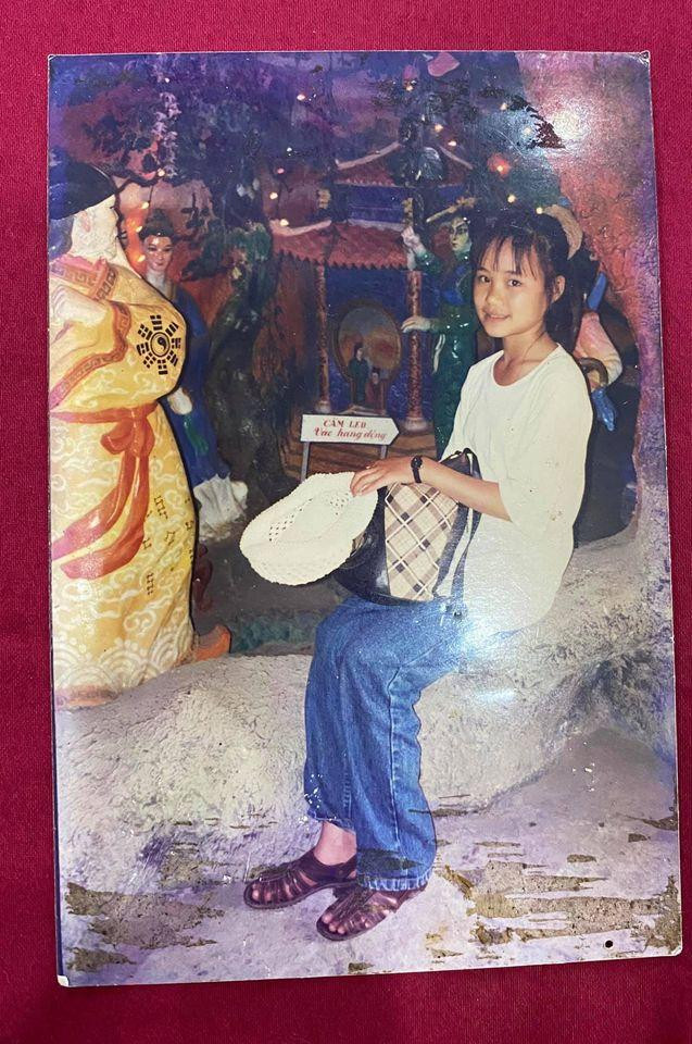 Ưu điểm của Vy Oanh là có đôi mắt sáng, nụ cười duyên dáng.