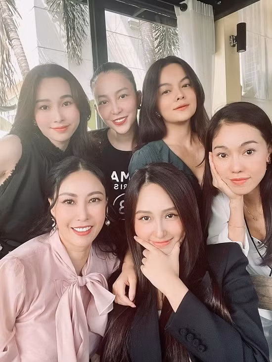Dàn người đẹp Mai Phương Thuý, Hà Kiều Anh, Đặng Thu Thảo, Linh Nga hội ngộ.