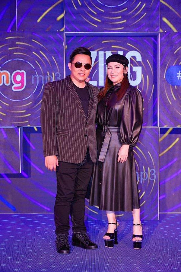 hi Nhung thường ưu ái những đôi giày cao gót khủng để hack dáng vì chiều cao khiêm tốn khoảng 1m50.