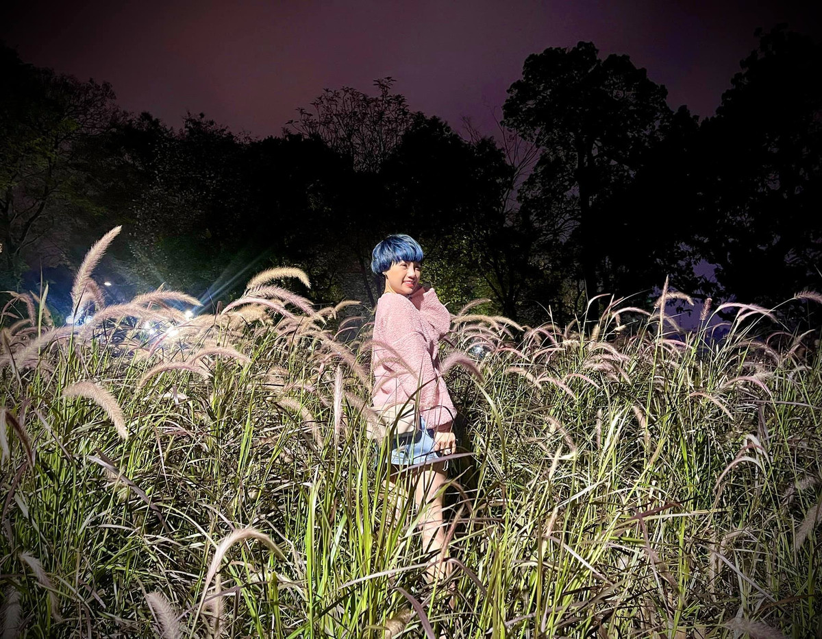 Ca sĩ Ngọc Khuê khoe được hoà mình vào thiên nhiên.