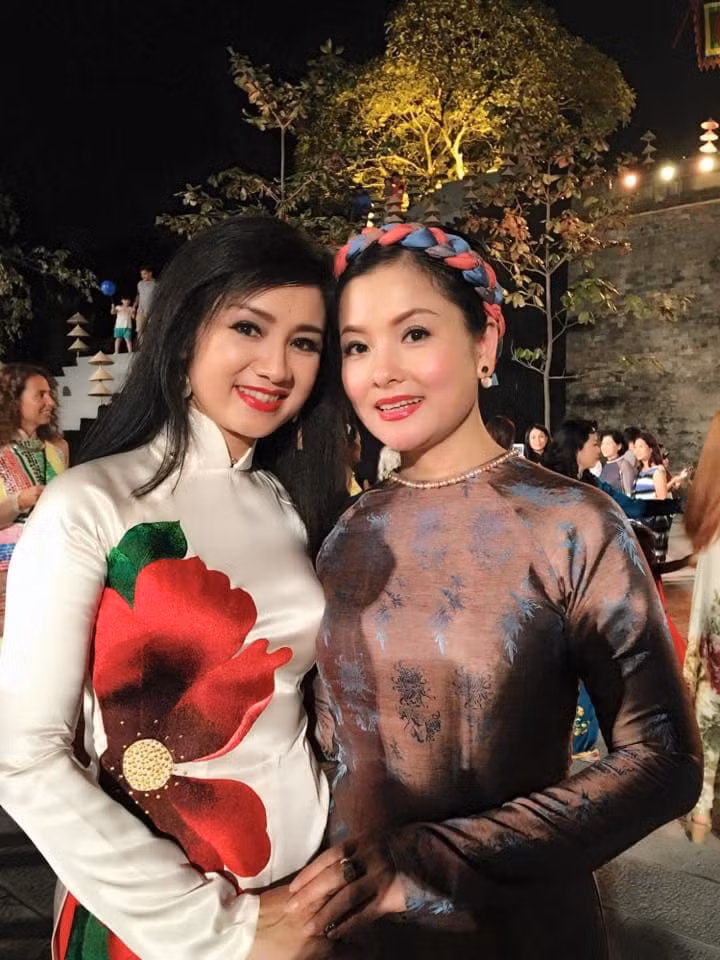 Do nhan sac o tuoi 52 cua hai NSND Thu Ha - Thu Que