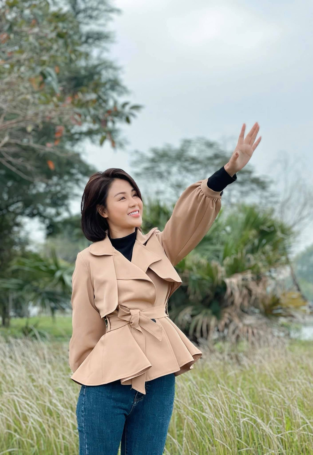 Diễn viên Lương Thu Trang khoe vẻ đẹp mong manh.