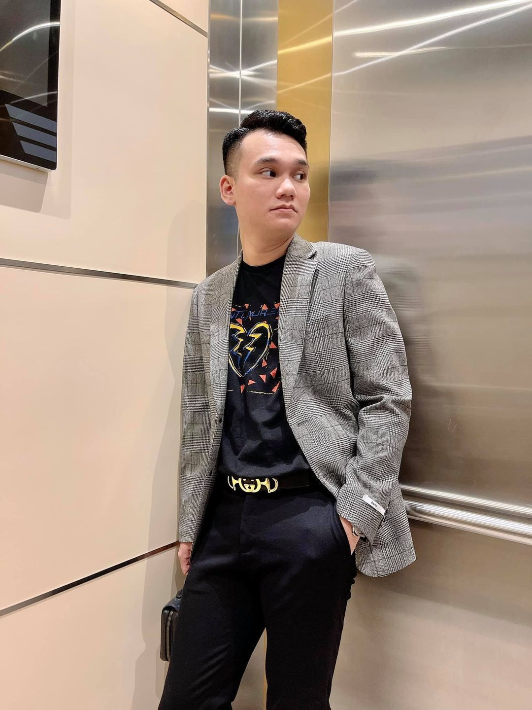 "Thanh niên lâu ngày mới được đi chơi", Khắc Việt dí dỏm.