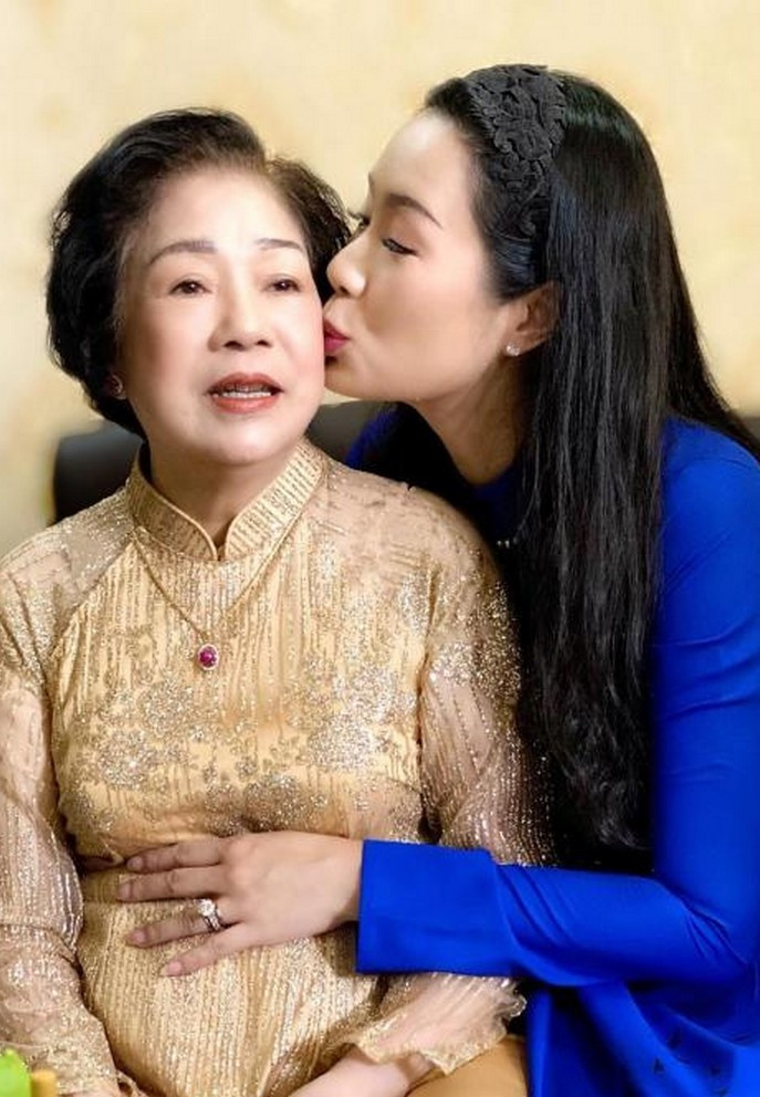NSƯT Trịnh Kim Chi đăng ảnh tình cảm chúc mừng sinh nhật mẹ.