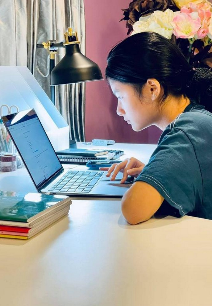 Nam diễn viên tiết lộ con gái thích nghi tốt và thích thú với môi trường tại đây dù mới chỉ sang thời gian ngắn.