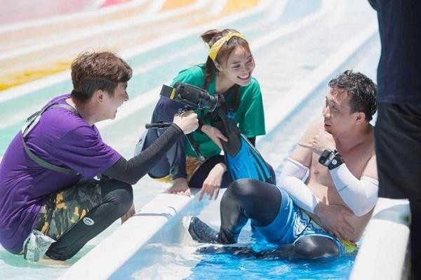 Còn nhớ ở Running Man mùa 1, "anh cả" Trấn Thành cũng nhiều phen lao đao vì thân hình "ục ịch" bị đàn em chọc ghẹo liên tiếp.