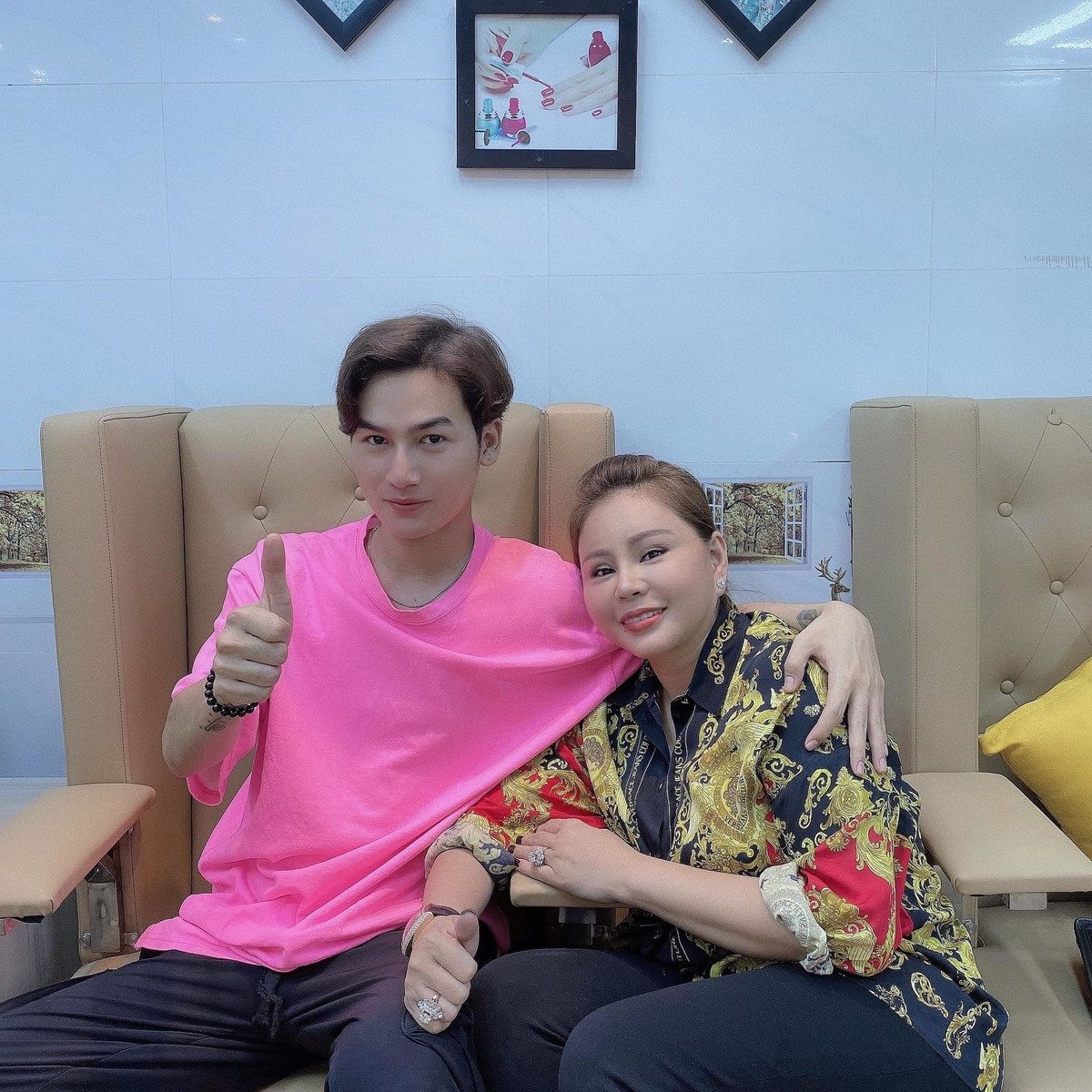 Lê Giang bên Ali Hoàng Dương.