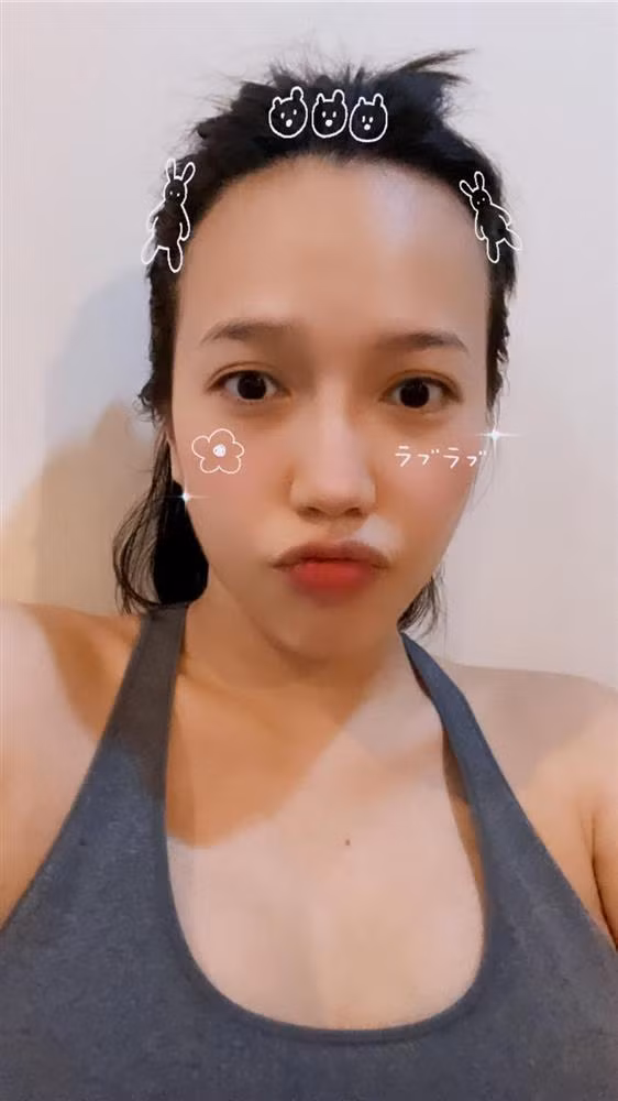 Đã từ rất lâu, những bức ảnh Diệu Nhi cập nhật đều chỉ là ảnh selfie gương mặt.