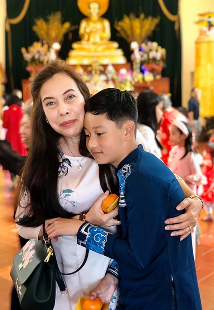 Năm 2009, khi vợ chồng Quang Dũng ly hôn, Bảo Nam về ở chung với bà ngoại tại California (Mỹ).